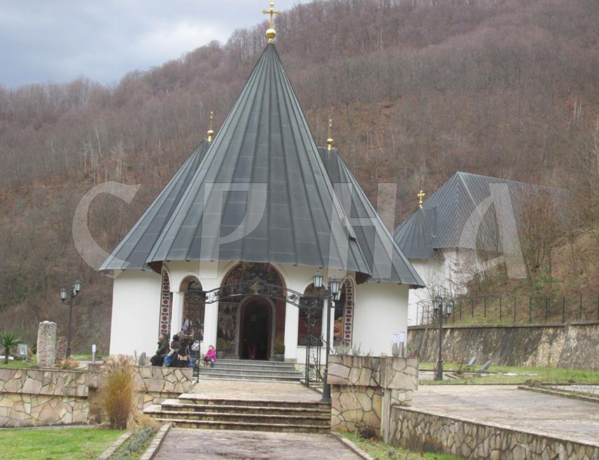 СРЕБРЕНИЦА, 14. ДЕЦЕМБРА /СРНА/ - Традиционална поклоничка пјешачења сутра ће кренути из Сребренице и Братунца на ктиторску славу Светог цара Уроша Српског и литургију у средњовјековном Манастиру Свете Тројице у Сасама, изграђеног 1242. године.