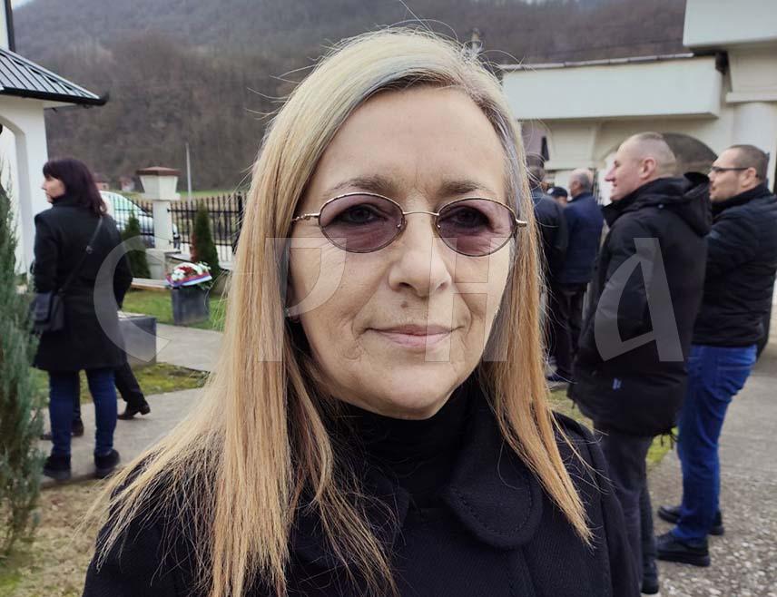 БРАТУНАЦ, 14. ДЕЦЕМБРА /СРНА/ - Предсједник Организације породица заробљених и погинулих бораца и несталих цивила Братунца Радојка Филиповић рекла је да су у Бјеловцу убијене три генерације, цивили, и да је апсурдно да ни 33 године од тог муслиманског злочина, упркос свједоцима, у Тужилаштву БиХ није подигнута оптужница.