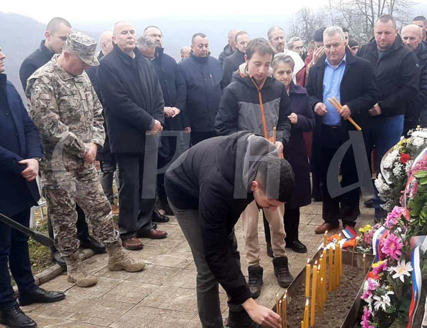 ФОЧА, 14. ДЕЦЕМБРА /СРНА/ - Јошаница је мјесто великог бола и страдања гдје је на Никољдан 1992. године звјерски убијено 56 мјештана, а десетак заселака избрисано са лица Земља, истакнуто је данас на обиљежавању 33 година од овог стравичног злочина који су починиле муслиманске снаге.