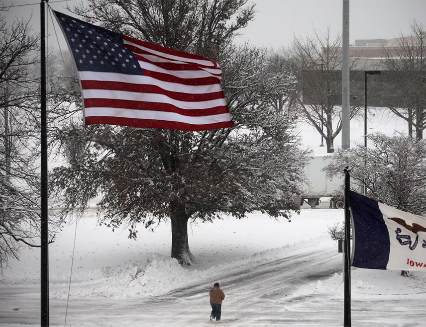 ВАШИНГТОН, 14. ДЕЦЕМБРА /СРНА/ - Талас хладноће погодио је овог викенда дијелове САД, а упозорење на веома ниску температуру издато је за готово 60 милиона становника у Минеаполису, Чикагу, Сент Луису, Нешвилу, Мемфису, Атланти, Њу Орлеансу и Џексонвилу.