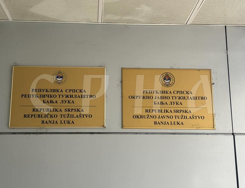 БАЊАЛУКА, 15. ДЕЦЕМБРА /СРНА/ - Тужилац Окружног јавног тужилаштва Бањалука предложио је одређивање притвора лицу из овог града чији су иницијали Д.А. /28/, које је ухапшено због прогањања.