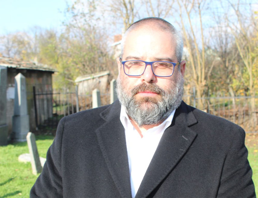 БЕОГРАД, 15. ДЕЦЕМБРА /СРНА/ - Предсједник Јеврејске општине Нови Сад Ладислав Трајер поручио је да нико не смије у име Бога убијати друге људе и позвао исламске вође у региону и свијету да осуде напад на припаднике јеврејске заједнице у Аустралији.