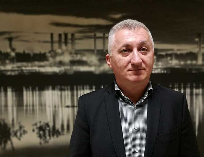 ДВОР, 15. ДЕЦЕМБРА /СРНА/ - Начелник општине Двор Никола Арбутина рекао је Срни да ће врло брзо почети изградња центра за збрињавање радиоактивног отпада на Трговској гори, након што је данас у Хрватском сабору усвојен закон о томе.