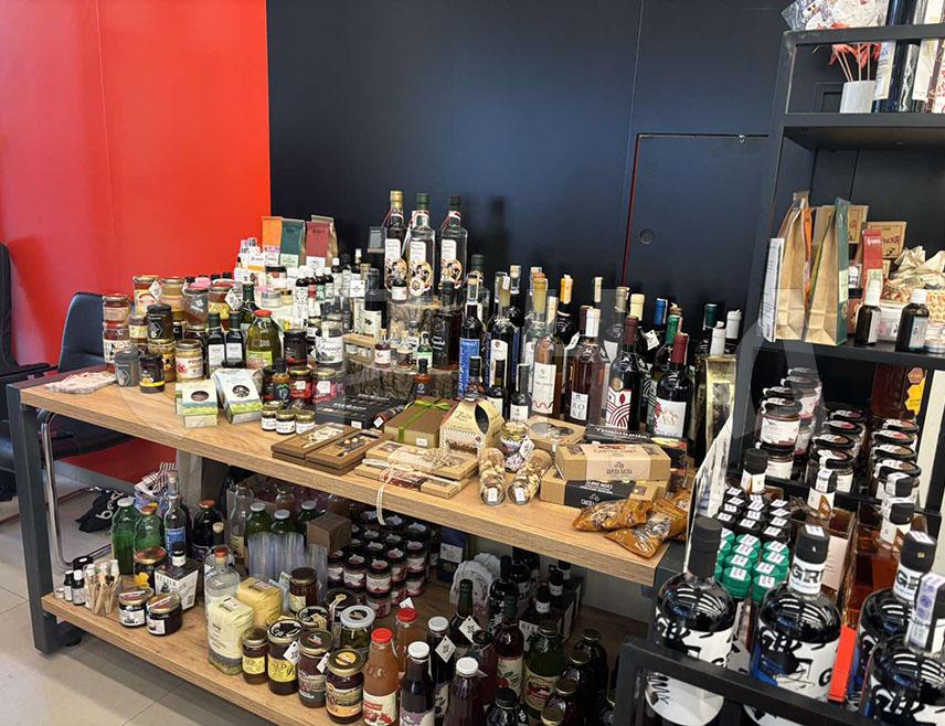 ПРИЈЕДОР, 15. ДЕЦЕМБРА /СРНА/ - У тржном центру "Патрија" у Приједору од данас до 11. јануара биће промовисани домаћи производи на штанду "Поткозарске куће".