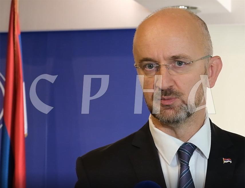 BANJA LUKA, DECEMBER 15 /SRNA/ – Head of the SNSD Club in the National Assembly of Republika Srpska, Srđan Mazalica, has pointed to several facts related to what he described as artificially imposed presidential elections in Republika Srpska: only one level of government was involved, voter turnout was low, the Central Election Commission (CEC) appointed polling station presidents instead of political parties, and that same CEC is still continuing recounts and checks.