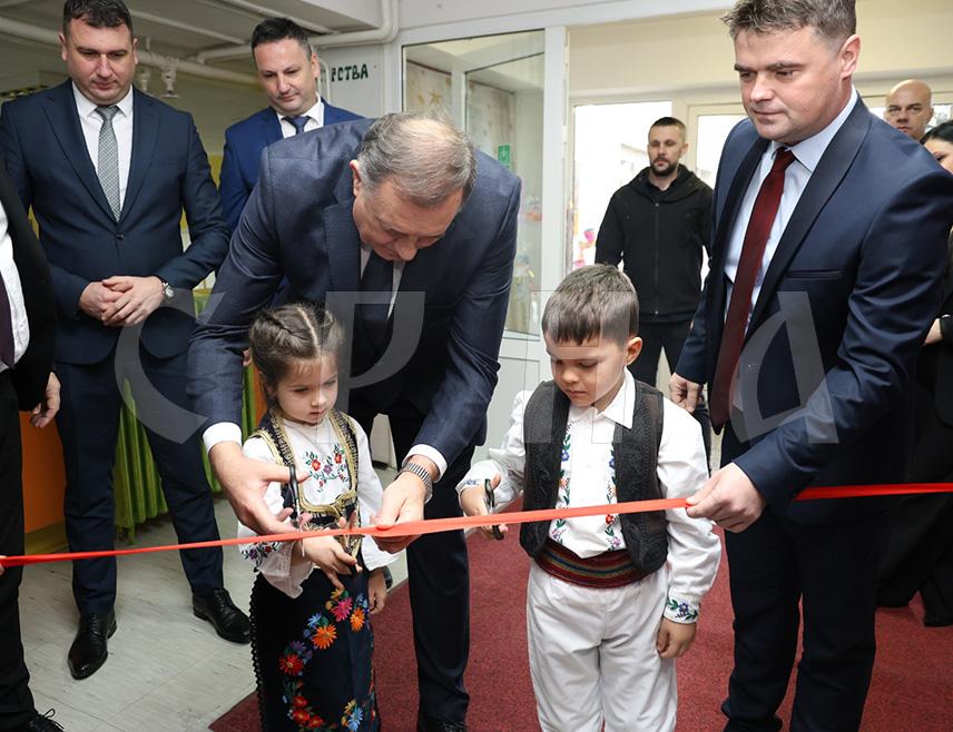 МРКОЊИЋ ГРАД, 17. ДЕЦЕМБРА /СРНА/ - У Мркоњић Граду данас је отворен дограђени дио вртића "Миља Ђукановић" за шта су средства обезбиједили Кабинет предсједника Републике Српске и локална заједница.