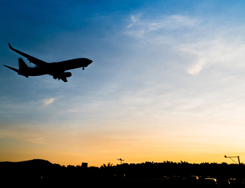 БАГДАД, 16. ДЕЦЕМБРА /СРНА/ - У Багдад је слетио први путнички авион из Европе послије 35 година, а ријеч је о летјелици грчке компаније "Егеан ерлајнс", саопштило је ирачко Министарство саобраћаја.