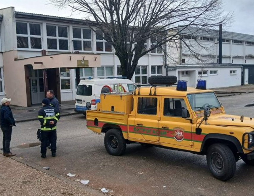 БАЊАЛУКА, 18. ДЕЦЕМБРА /СРНА/ - На подручју полицијских управа Фоча и Tребиње завршени су противдиверзиони прегледи у школама, којима су јутрос стигле дојаве о постављеним експлозивним направама, речено је Срни у Министарству унутрашњих послова /МУП/ Републике Српске.