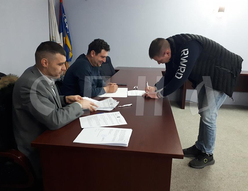 КОСTАЈНИЦА, 18. ДЕЦЕМБРА /СРНА/ - Општина Костајница је у овогодишњем буџету за подстицаје пољопривредницима издвојила 50.000 КМ, а рјешења је данас добило 40 пољопривредних произвођача.