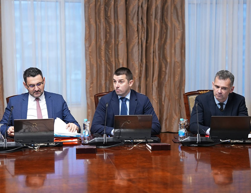 БАЊАЛУКА, 18. ДЕЦЕМБРА /СРНА/ - За увођења скрининга на спиналну мишићну атрофију код новорођенчади биће дозначено 848.924 КМ прикупљених у оквиру донаторске вечери "С љубављу храбрим срцима", одлучено је данас на сједници Владе у Бањалуци.