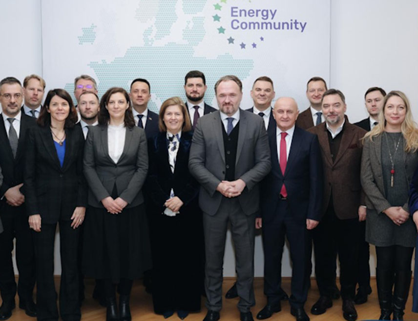 БАЊАЛУКА, 18. ДЕЦЕМБРА /СРНА/ - Усвајањем закона о регулатору, преносу и тржишту електричне енергије БиХ је створила предуслове за успостављање организованог тржишта електричне енергије и његову интеграцију у тржиште ЕУ, речено је на састанку Министарског савјета Енергетске заједнице у Бечу.