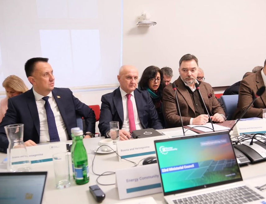 БЕЧ, 18. ДЕЦЕМБРА /СРНА/ – На састанку Министарског савјета Енергетске заједнице у Бечу данас није усвојен закључак којим се осуђује "агресија Руске Федерације на Украјину", јер је о томе одбио да гласа министар спољне трговине и економских односа у Савјету министара Сташа Кошарац.