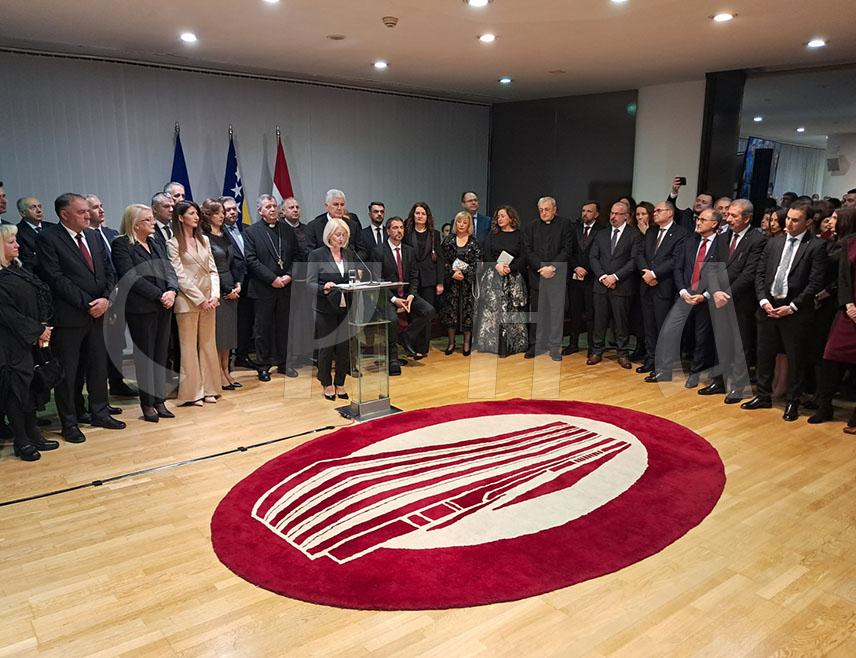 САРАЈЕВО, 18. ДЕЦЕМБРА /СРНА/ - Предсједавајућа Савјета министара Борјана Кришто поручила је вечерас у Сарајеву да је равноправност језгро, срце и темељ без којег нема стабилности, склада и будућности БиХ.