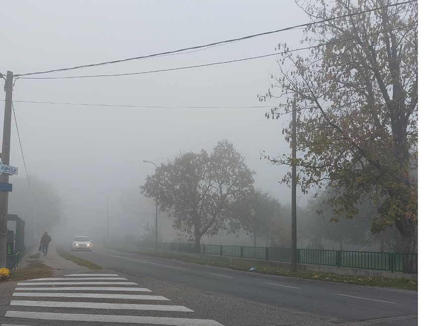 БАЊАЛУКА, 20. ДЕЦЕМБРА /СРНА/ - Проходност путева јутрос је задовољавајућа, али магла смањује видљивост на појединим путним правцима, гужве има на граничним прелазима Доња Градина и Брод на улазу у БиХ, а на путевима на којима се изводе радови измијењен је режим вожње, саопштено је из Ауто-мото савеза Републике Српске.