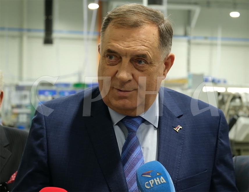 БАЊАЛУКА, 20. ДЕЦЕМБРА /СРНА/ - Република Српска живи, расте и има будућност, истакао је лидер СНСД-а Милорад Додик.