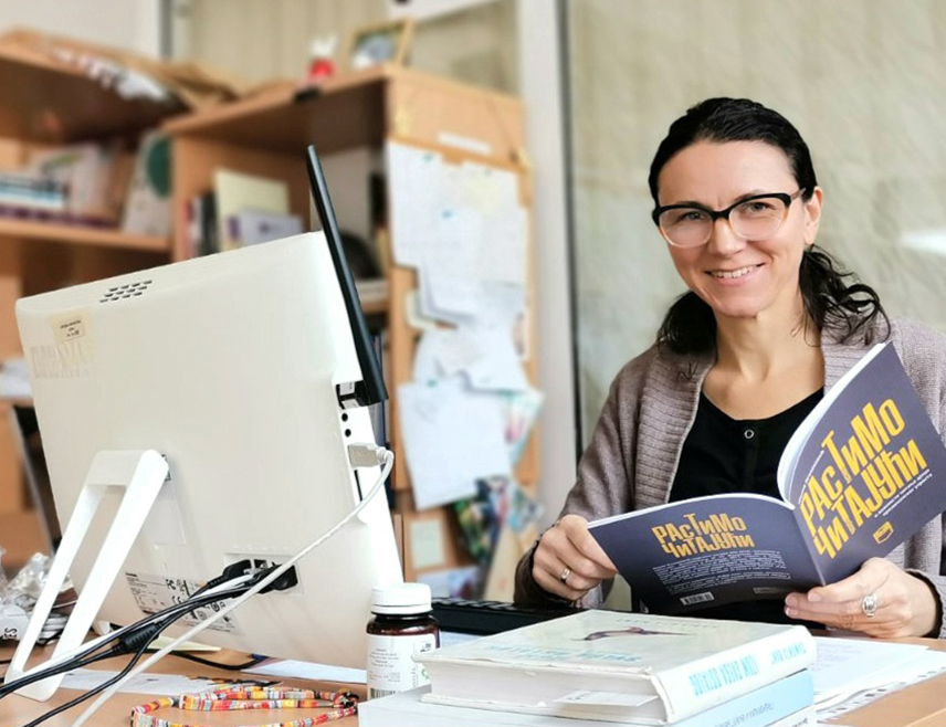 ДОБОЈ, 20. ДЕЦЕМБРА /СРНА/ - Читалачке навике које се стичу од малих ногу отварају пут ка развоју маште и описмењавању, рекла је Срни библиотекар добојске Народне библиотеке Ивана Букејловић.