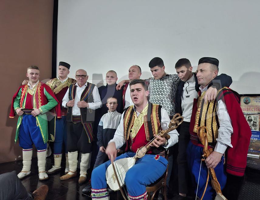 ВИШЕГРАД, 20. ДЕЦЕМБРА /СРНА/ - У Андрићграду код Вишеграда вечерас је обиљежено 150 година од Херцеговачког устанка који је, како је истакнутно, имао пресудан значај за историју српског народа и започео његово ослобађање од Османског царства.