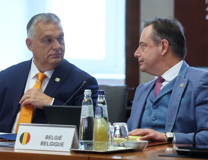 БУДИМПЕШТА, 21. ДЕЦЕМБРА /СРНА/ - Белгијски премијер Барт де Вевер одиграо је кључну улогу и спријечио доношење одлуке о конфискацији руске имовине што би ЕУ увукло у рат са Русијом, изјавио је мађарски премијер Виктор Орбан.