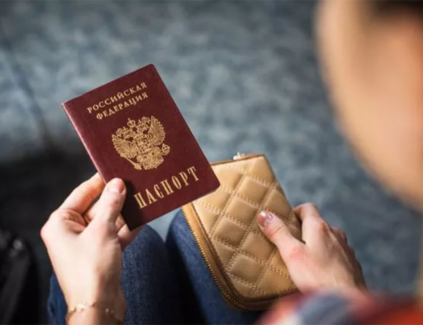 ПОДГОРИЦА, 21. ДЕЦЕМБРА /СРНА/ - Уколико Црна Гора уведе визе руским држављанима, Русија ће морати да реагује, изјавио је директор Другог европског одјељења руског Министарства спољних послова Јуриј Пилипсон.