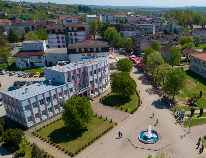 СРБАЦ, 21. ДЕЦЕМБРА /СРНА/ - За општину Србац је 2025. била година значајних инвестиција и припреме за снажнији развој већ у 2026, рекао је Срни замјеник начелника општине Владимир Гужвић.