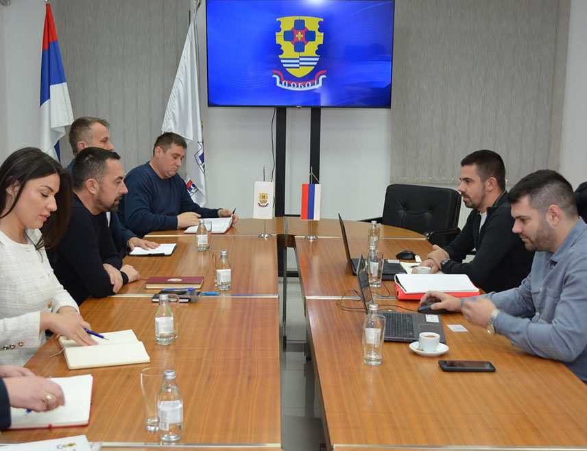 ДОБОЈ, 22. ДЕЦЕМБРА /СРНА/ - Педставници Градске управе Добој и фирме "Сарајево-гас" из Источног Сарајева разговарали су данас о могућностима изградње гасне инфраструктуре у оквиру пројекта магистралног гасовода "Шепак-Нови Град".