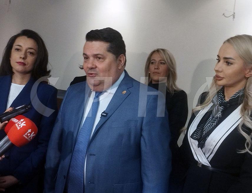 БАЊАЛУКА, 22. ДЕЦЕМБРА /СРНА/ - Организовањем "Прве конференције жена" Уједињена Српска показује на који начин размишља, третира и планира да се односи према питању жена у друштву, рекао је предсједник ове странке Ненад Стевандић.