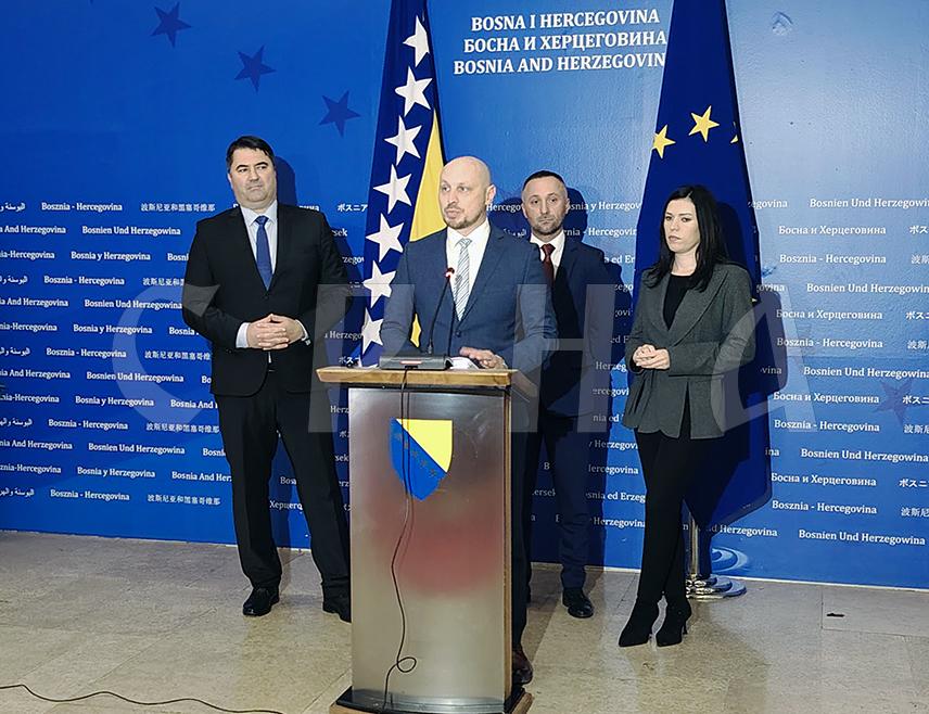 SARAJEVO, DECEMBER 22 /SRNA/ – Chairman of the Serb Caucus in the House of Representatives of the Parliamentary Assembly of BiH Milan Petković said today that the Draft Law on the Court, which was before representatives at today’s session, had neither a constitutional basis nor constitutional principles, which was also confirmed by the House of Representatives during the vote.