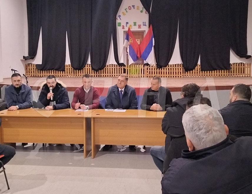 БАЊАЛУКА, 22. ДЕЦЕМБРА /СРНА/ - Шеф Клуба одборника СНСД-а у Скупштини града Бањалука Драган Лукач изјавио је да је циљ да сваки пројекат у овом граду буде у складу са законом.