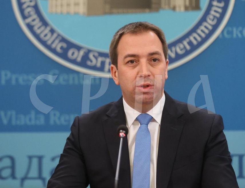 БАЊАЛУКА, 23. ДЕЦЕМБРА /СРНА/ - Министар правде Републике Српске Горан Селак изјавио је да представници Радне групе из Српске нису учествовали у припреми закона Високом судском и тужилачком /ВСТС/ и Суду БиХ, због чега се поставља питање за кога и гдје су писани.