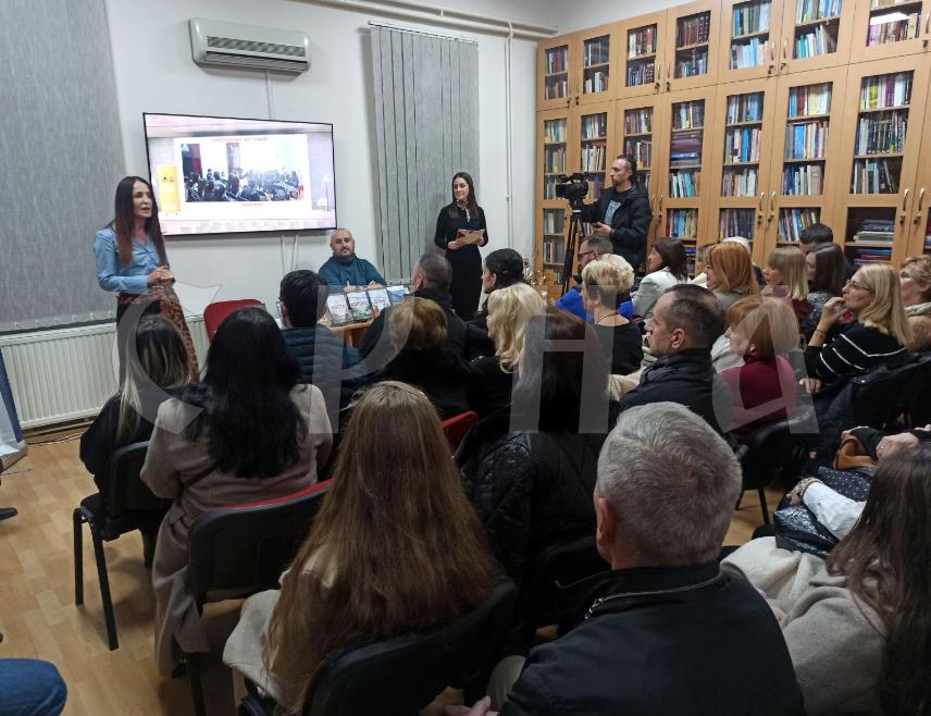 ЗВОРНИК, 24. ДЕЦЕМБРА /СРНА/ - У Народној библиотеци и музејској збирци Зворник приређена је изложба нових наслова набављених на Сајму књига у Београду, представљена књижевна дјела писца Ненада Милкића из Лознице, те уручене награде највјернијим читаоцима у овој години.