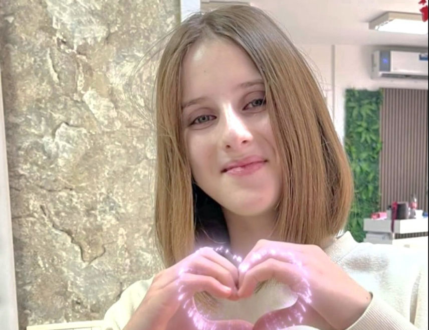 ISTOČNO SARAJEVO, DECEMBER 24 /SRNA/ – Twelve-year-old Marija Kosorić from Istočno Novo Sarajevo decided, in agreement with her parents, to cut her long, well-kept hair and donate it to the “Iskra” Association of Parents of Children with Malignant Diseases in Banja Luka.