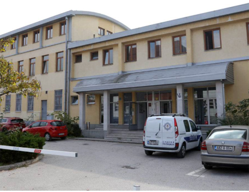 ИСТОЧНО САРАЈЕВО, 24. ДЕЦЕМБРА /СРНА/ - Основни суд на Сокоцу потврдио је оптужницу против мушкарца чији су иницијали М.М. осумњиченог да је на подручју Источне Илиџе напао мајку С.Ј. и том приликом је више пута ударио.