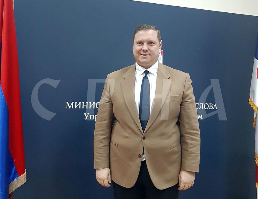 БЕОГРАД, 24. ДЕЦЕМБРА /СРНА/ - Директор Управе за за сарадњу са дијаспором и Србима у региону Министарства спољних послова Србије Владимир Кокановић најавио је Срни да ће у понедјељак, 29. децембра, посјетити Бањалуку гдје ће са представницима Инвестиционо-развојне банке Републике Српске разговарати о подстицајним мјерама за српску дијаспору како би инвестирала у Србију или Српску.