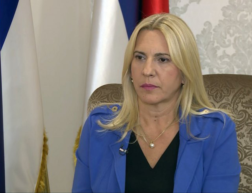 САРАЈЕВО, 24. ДЕЦЕМБРА /СРНА/ - Српски члан Предсједништва БиХ Жељка Цвијановић упутила је честитку вјерницима који Божић славе по грегоријанском календару, истичући да празник Христовог рођења симболизује трајне хришћанске вриједности - мир, љубав и праштање.