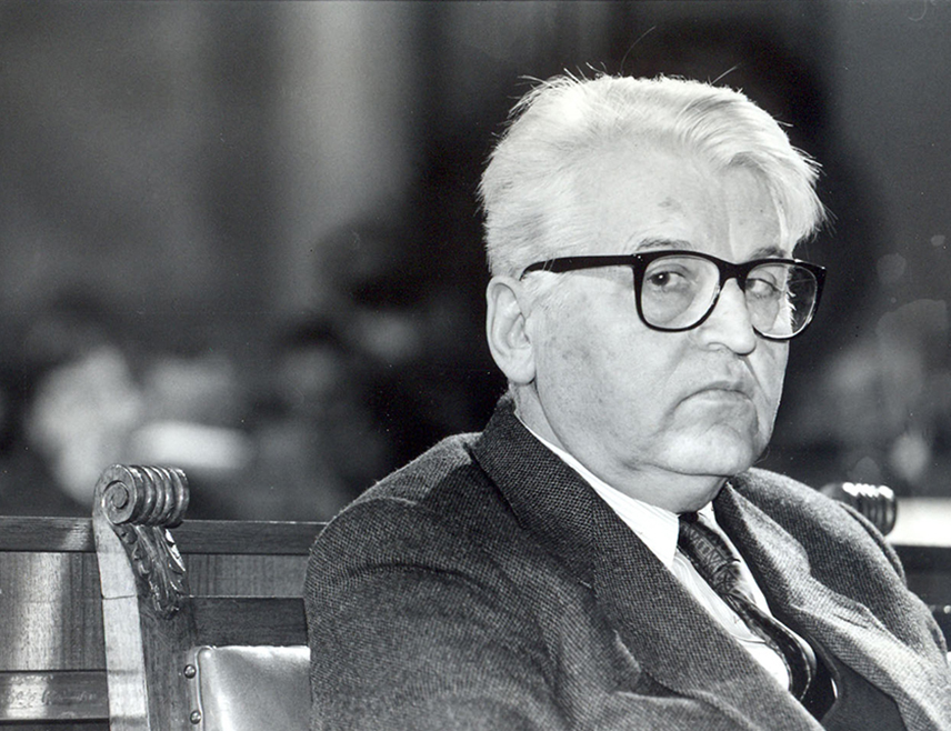 БИЈЕЉИНА, 28. ДЕЦЕМБРА /СРНА/ - Српски књижевник, академик и политичар Добрица Ћосић /1921-2014/ рођен је 29. децембра 1921. године.