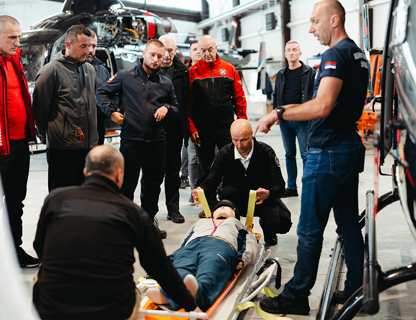 БАЊАЛУКА, 25. ДЕЦЕМБРА /СРНА/ - Хеликоптер Управе за ваздухопловство Министарства унутрашњих послова /МУП/ Републике Српске од сутра ће бити стациониран на Јахорини за потребе превоза повријеђених лица до здравствених установа.