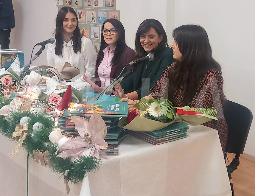 TРЕБИЊЕ, 25. ДЕЦЕМБРА /СРНА/ - У галерији Културног центра у Требињу вечерас је представљена збирка пјесама за дјецу "Весела азбука животиња", аутора Раденке Бутулије и Ведране Паранос, која на занимљив, разигран и креативан начин уводи најмлађе у свијет слова, спајајући процес усвајања азбуке са животињским свијетом који је дјеци близак и инспиративан.