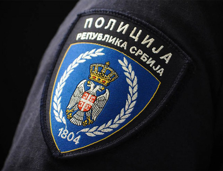 БЕОГРАД, 26. ДЕЦЕМБРА /СРНА/ - Мушкарац који је управљао тротинетом тешко је повријеђен јутрос у Новом Саду, када га је ударио аутомобил.