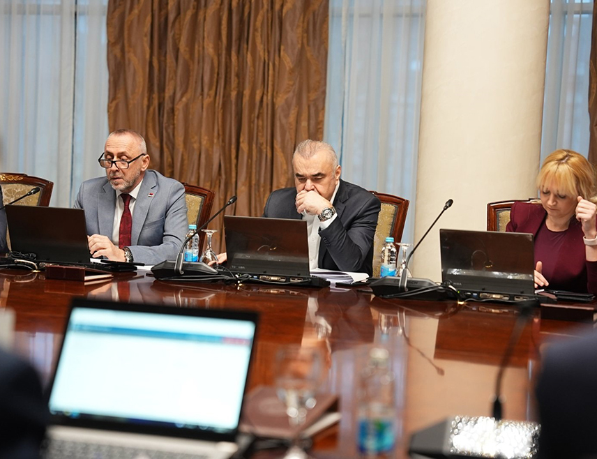 БАЊАЛУКА, 26. ДЕЦЕМБРА /СРНА/ - Влада Републике Српске донијела је одлуку о исплати укупно 750.000 КМ за четврти квартал ове године за 15 неразвијених и 20 изразито неразвијених јединицама локалне самоуправе.