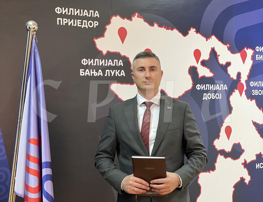 ПАЛЕ, 27. ДЕЦЕМБРА /СРНА/ - Одзив на јавни позив за запошљавање и самозапошљавање лица са евиденције незапослених, којим је планирано запошљавање 1.992 лица, ове године био је задовољавајући, а за ту намјену је планирано 10 милиона КМ кроз два програма, изјавио је Срни директор Завода Дамјан Шкипина.