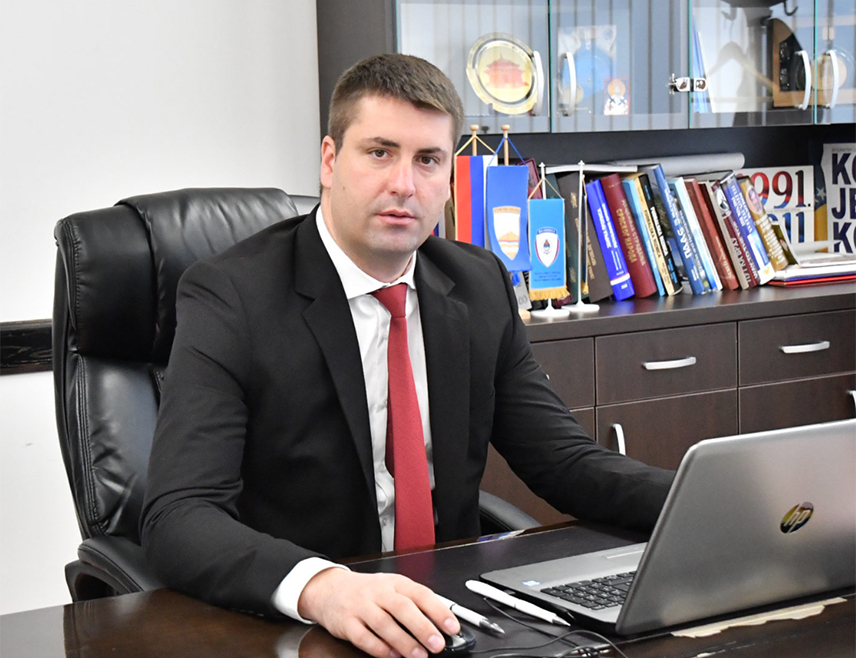 ИСТОЧНО НОВО САРАЈЕВО, 28. ДЕЦЕМБРА /СРНА/ - Источно Ново Сарајево наставља снажан инвестициони циклус у насељу Чича, које се развија у плански уређену и функционалну урбану цјелину, изјавио је Срни начелник општине Јован Катић.