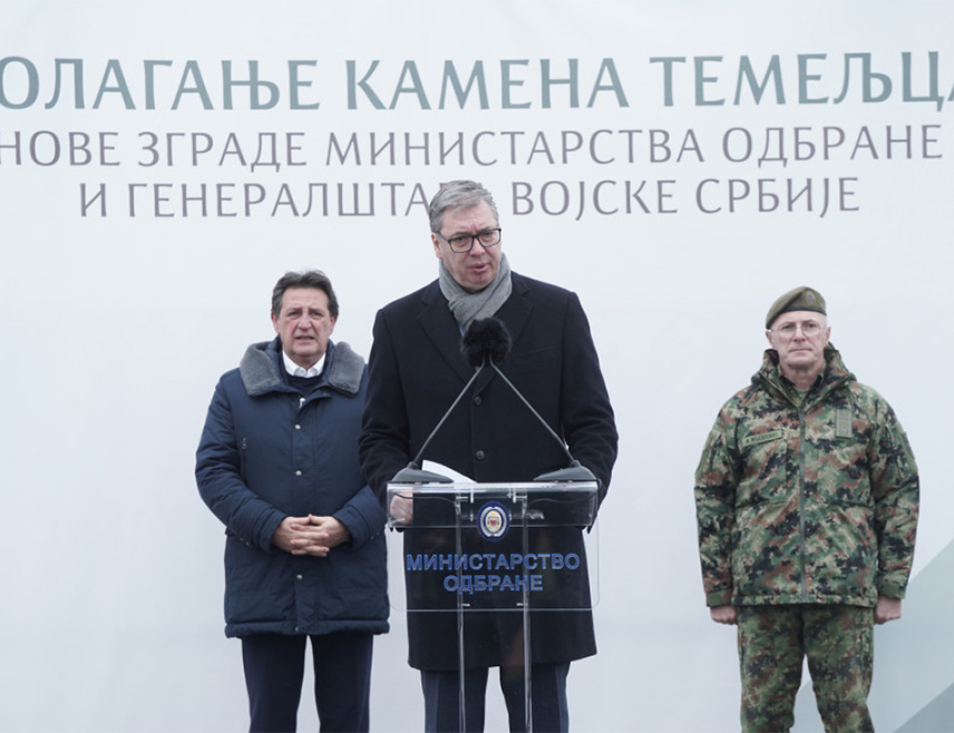 БЕОГРАД, 27. ДЕЦЕМБРА /СРНА/ - Предсједник Србије Александар Вучић рекао је приликом постављања камена темељца за нови објекат Министарства одбране и Генералштаба Војске Србије у касарни "Бањица" у Београду да ће комплекс бити направљен у правом безбједносно добром окружењу и да ће све бити завршено за три године.