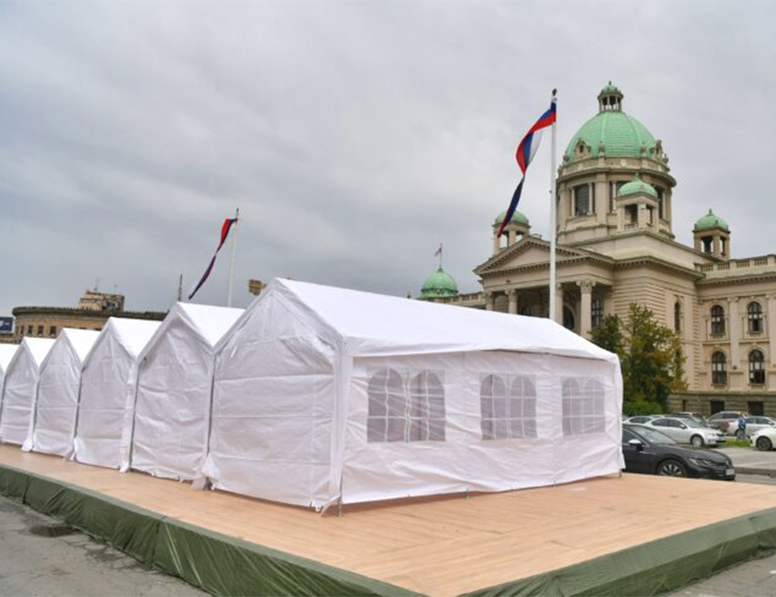 БЕОГРАД, 27. ДЕЦЕМБРА /СРНА/ - Предсједник Србије Александар Вучић рекао је да ће сутра почети уклањање шатора испред Скупштине Србије.