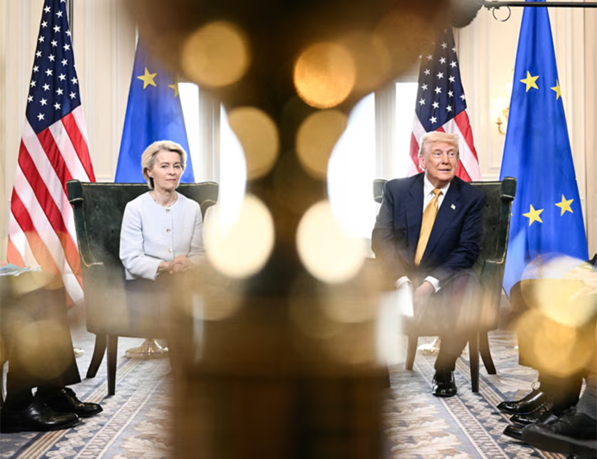 БРИСЕЛ, 27. ДЕЦЕМБРА /СРНА/ -  Лист "Политико" сумирао је резултате 2025. године и додијелио антинаграде, које се сматрају жалосним и потпуно заслуженим, а добитници су бивши француски предсједник Никола Саркози, те предсједници САД Доналд Трамп и Европске комисије Урсула фон дер Лајен.