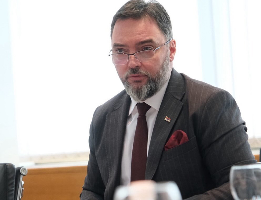 SARAJEVO, December 27 /SRNA/ – Council of Ministers Deputy Chair Staša Košarac says that BiH Ambassador to the UN Zlatko Lagumdžija has always been an extension of “Alija’s policy” directed against Republika Srpska, and that he now wants to undermine the political will of the Serb people.