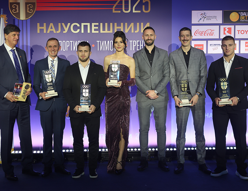 БЕОГРАД, 28. ДЕЦЕМБРА /СРНА/ - Атлетичарка Ангелина Топић и рвач Александар Комаров су најуспјешнији спортисти у 2025. години, а најуспешнији мушки тим је репрезентација Србије у баскету "три пута три", одлучио је Олимпијски комитет Србије.