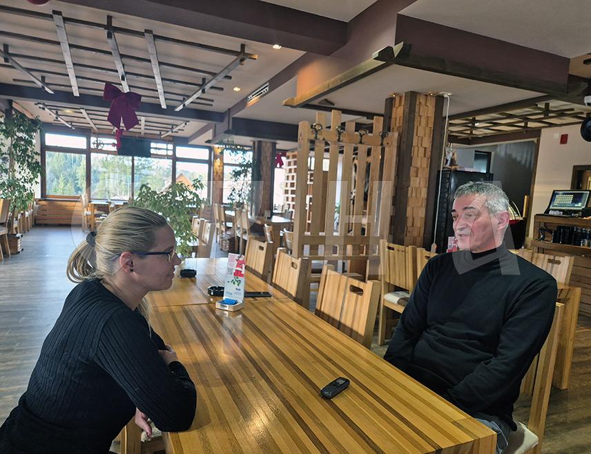 ПАЛЕ, 28. ДЕЦЕМБРА /СРНА/ - Јахорина је постала изразито скијашка дестинација и због тога се стално ради на развоју додатних туристичких садржаја који би били атрактивни и када нема скијања, рекао је Срни секретар Удружења хотелијера "Јахорина" Драган Соколовић.