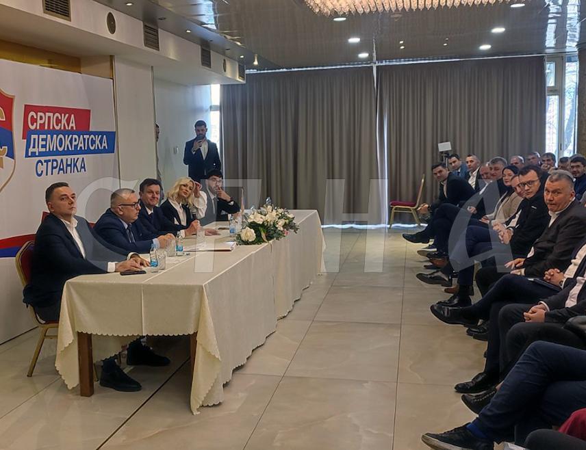 БАЊАЛУКА, 28. ДЕЦЕМБРА /СРНА/ - Бранко Блануша изабран је данас за предсједника Српске демократске странке на страначкој Скупштини у Бањалуци.