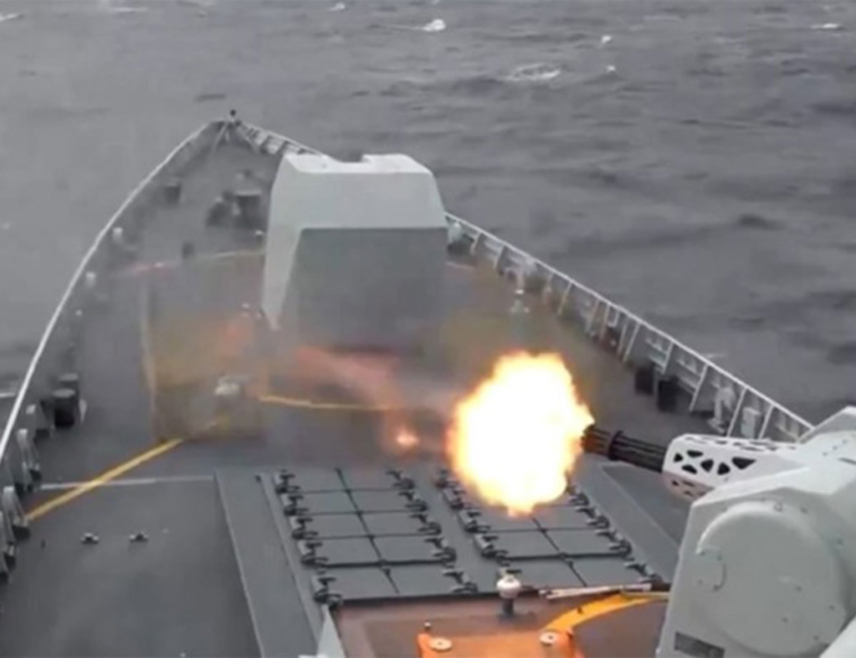 ПЕКИНГ, 29. ДЕЦЕМБРА /СРНА/ - Кина је данас започела опсежне војне вежбе са бојевом муницијом у подручју око Tајвана, распоредивши копнене снаге, ратне бродове, борбене авионе, ракетне јединице и артиљерију у оквиру маневара под називом "Мисија правде", саопштено је из Источне команде кинеске војске.