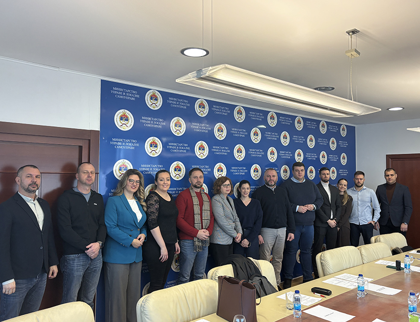 БАЊАЛУКА, 29. ДЕЦЕМБРА /СРНА/ - Министар управе и локалне самоуправе Републике Српске Сенка Јујић потписала је уговоре са представницима удружења и фондација којима су одобрена средства за суфинансирање пројеката и програма за ову годину.